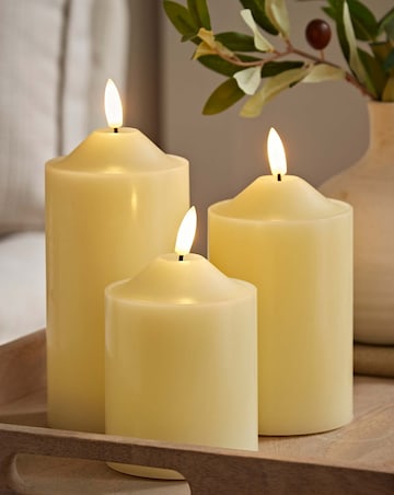 ValueLights Set of 3 LED Flickering Candles with Remote Control