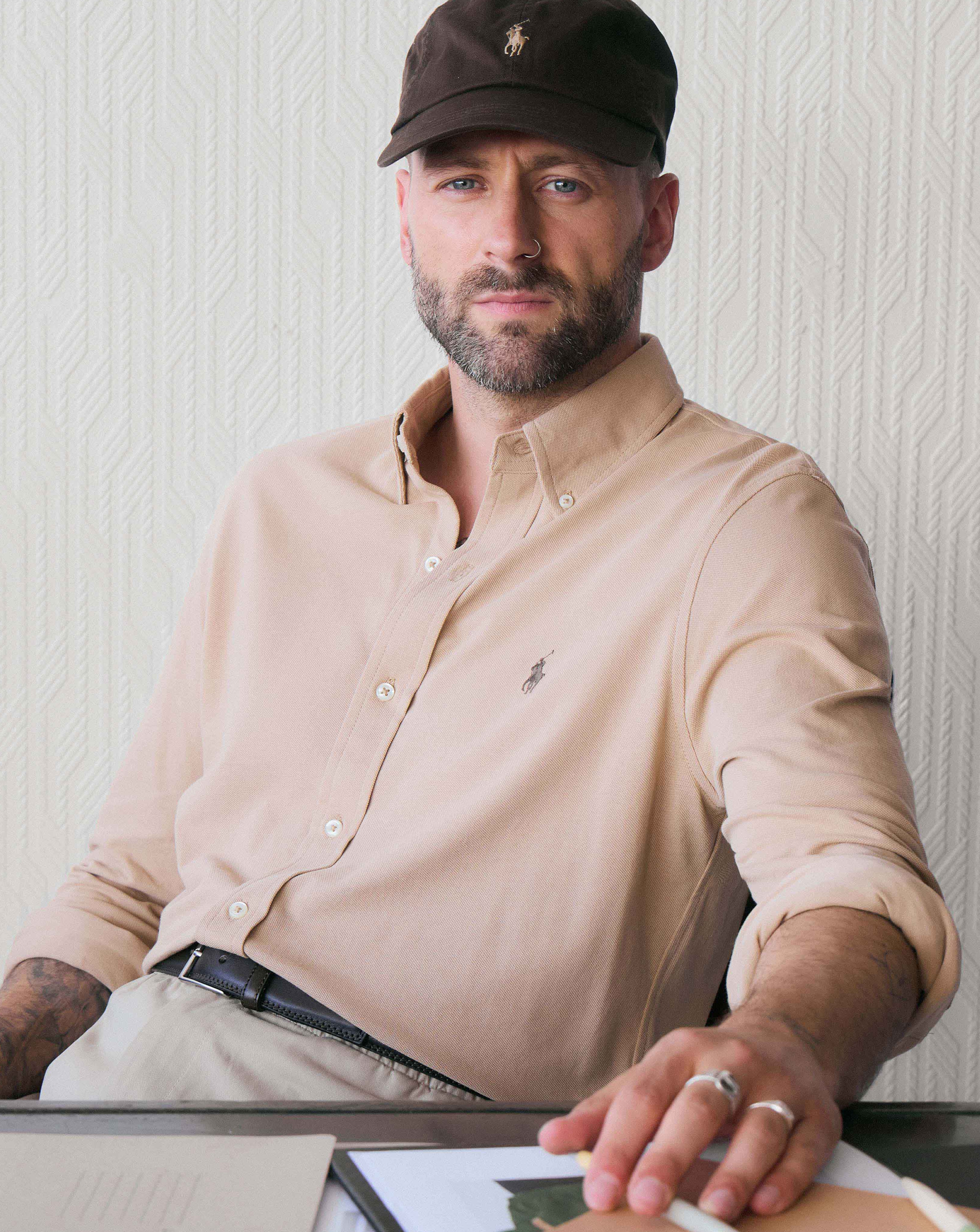 Model is wearing a Polo Ralph Lauren stretch mesh shirt in vintage khaki with a chocolate Polo Ralph Lauren cap.