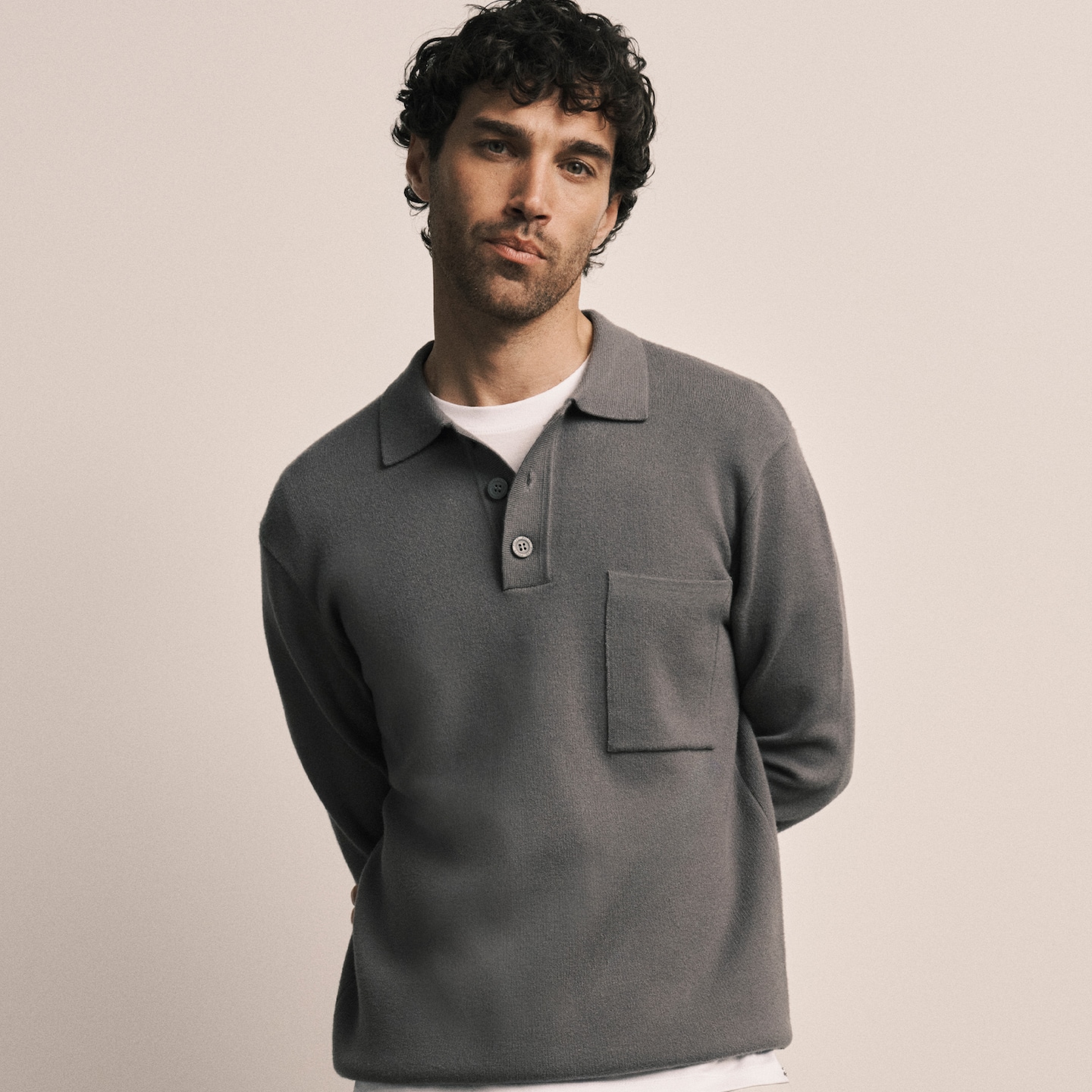 Model wearing a grey knitted Folio polo
