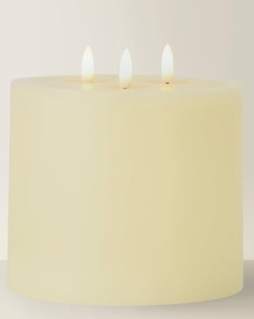 ValueLights LED 3 Wick Flickering Candle with Remote Control
