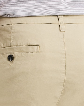 Loose Fit Chino