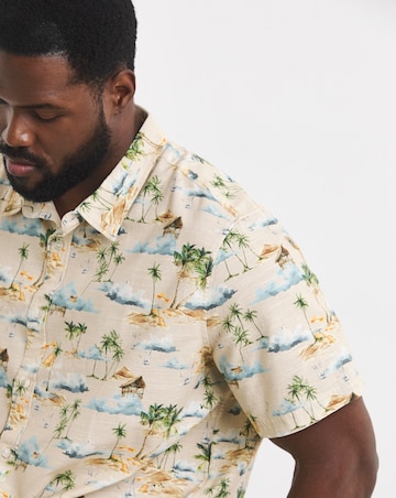 Holiday Print Short Sleeve Shirt