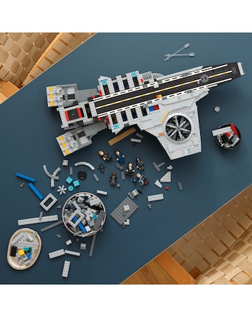 LEGO Marvel S.H.I.E.L.D. Helicarrier 76354
