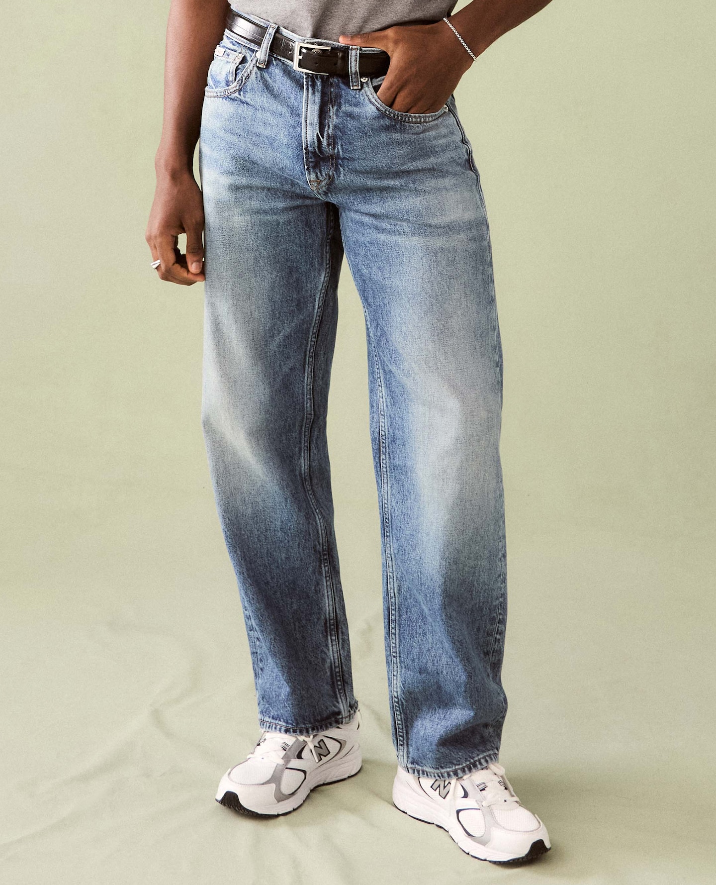 Model wears Calvin Klein 90s Straight Jean - Light Blue