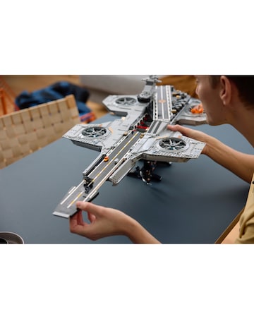 LEGO Marvel S.H.I.E.L.D. Helicarrier 76354