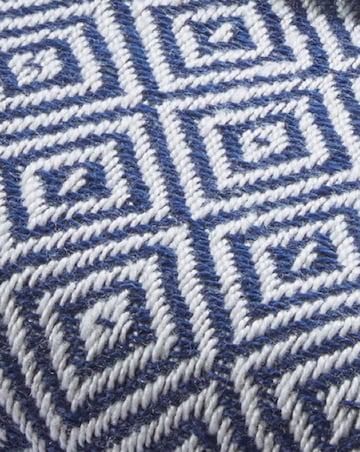 Woven Diamond Indoor/Outdoor Throw