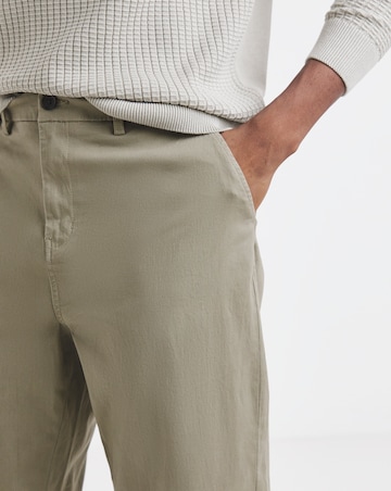 Loose Fit Chino