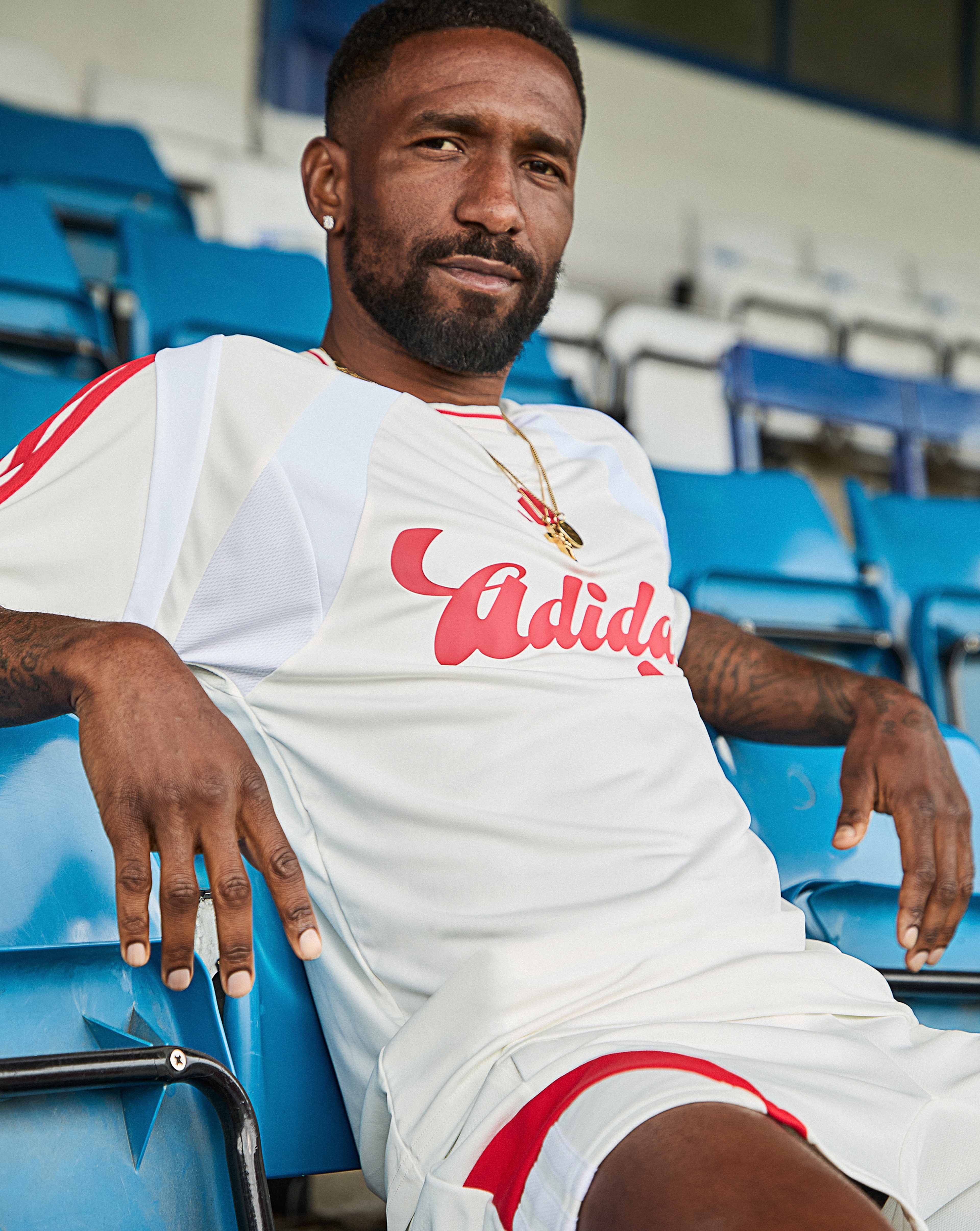 Jermain Defoe wears adidas Tiro T-Shirt ans Shorts