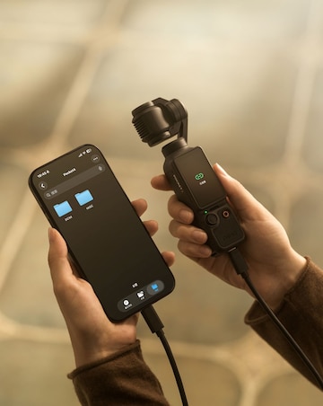 DJI Osmo Pocket 4 Creator Combo