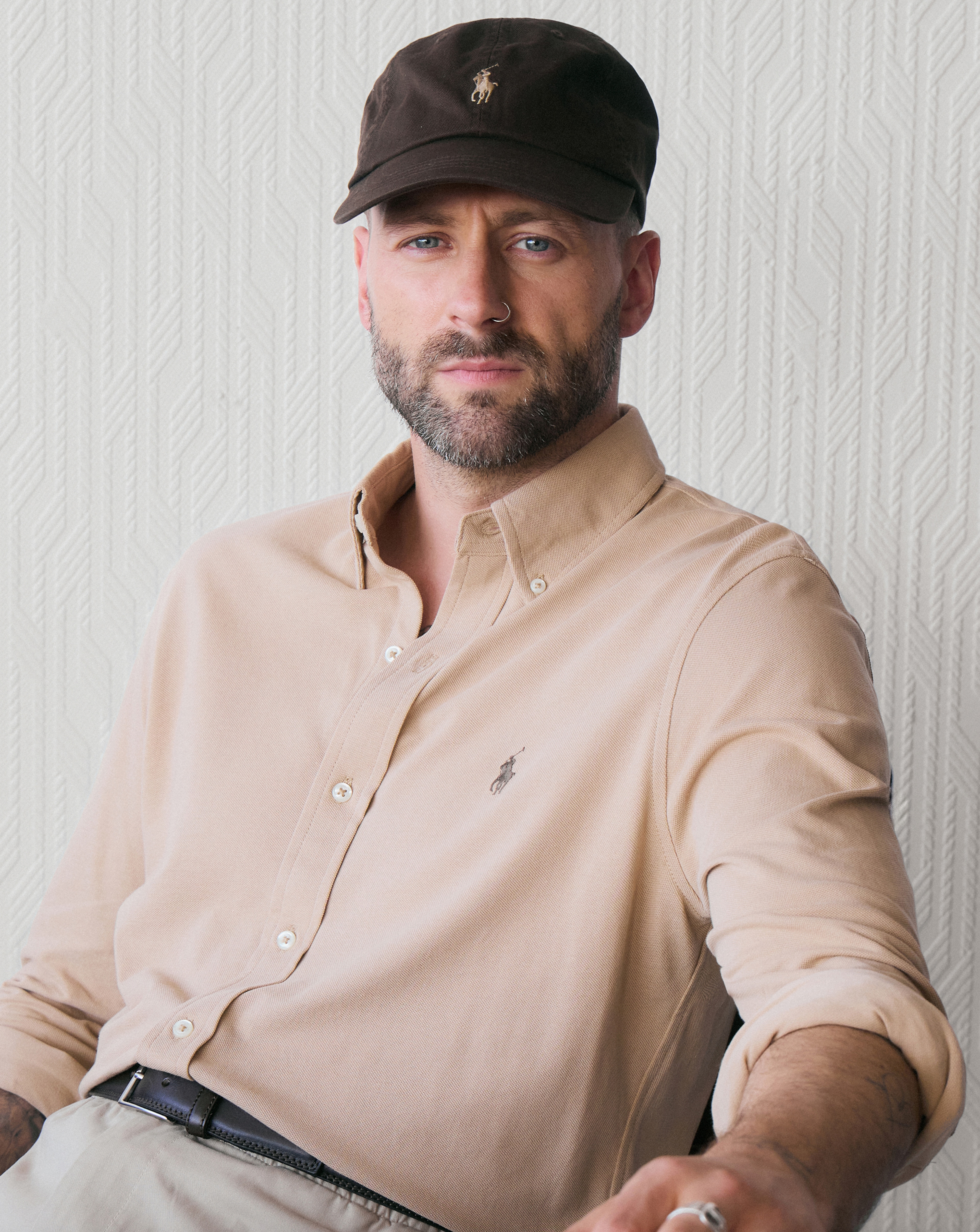 Model is wearing a Polo Ralph Lauren stretch mesh shirt in vintage khaki with a chocolate Polo Ralph Lauren cap.