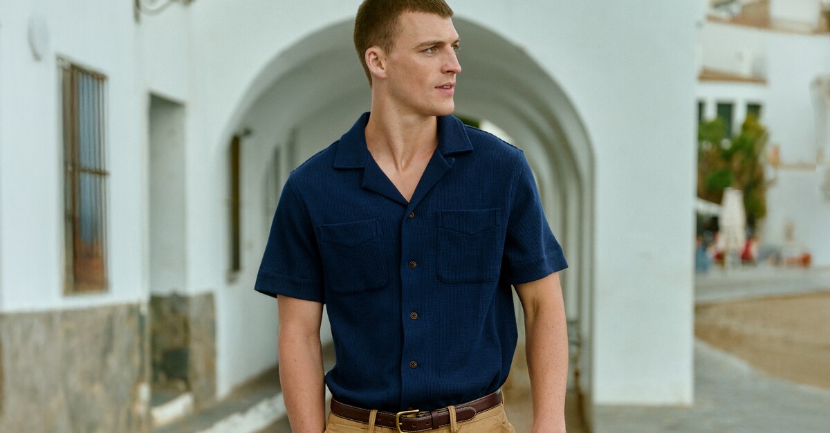 Model wears Polo Ralph Lauren Short Sleeve Waffle Jersey Shirt - Navy