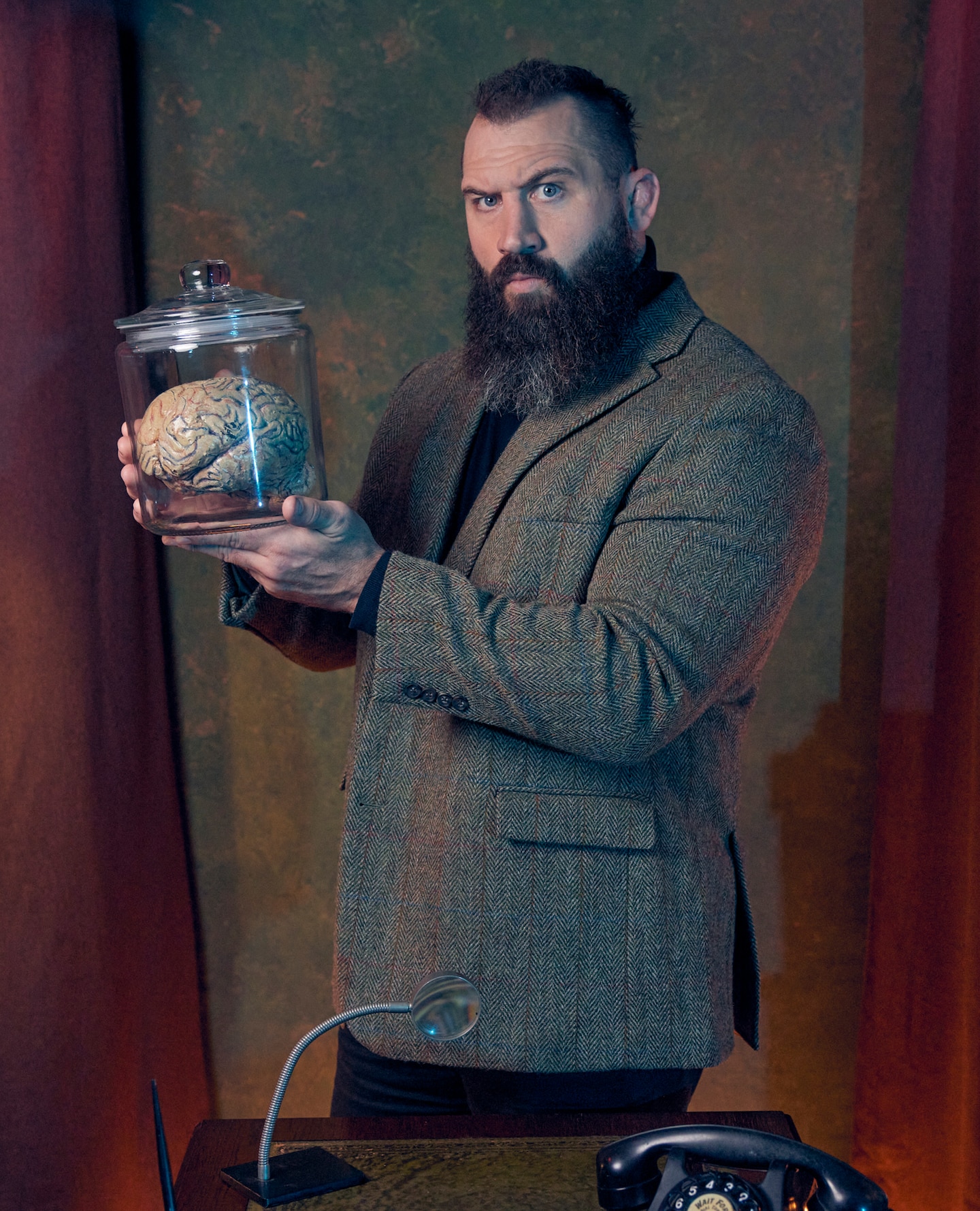 Jacamo sponsor of Joe Marler Will See You Now. Joe Marler stood in Tweed Blazer holding up a brain in a glass jar