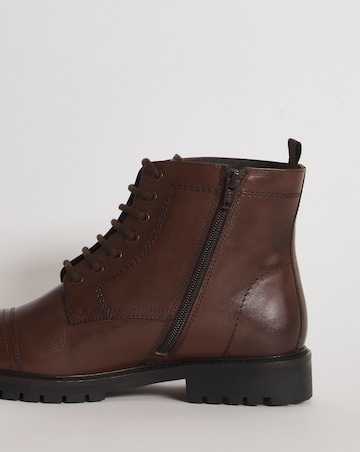 Toe Cap Chukka Boot Wide