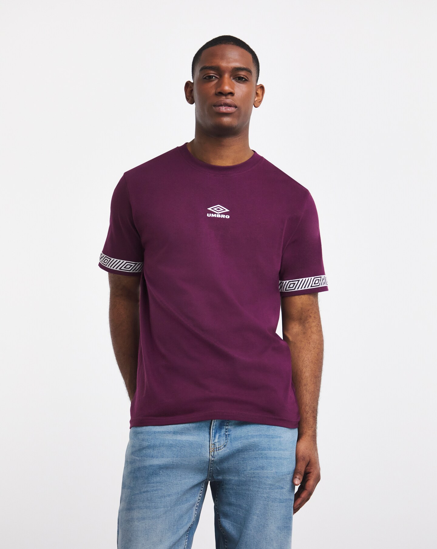 Umbro Herren T-Shirt – Lässiger Supporters Style, Mit Rundhalsausschnitt & Kontrastärmelband
