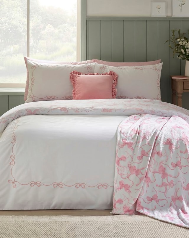Catherine Lansfield Bow Embroidery Duvet Set