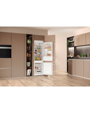 Hotpoint HTC18D011A1 Integrated 70/30 Fridge Freezer - White