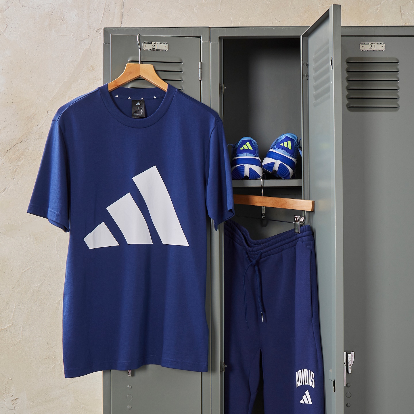 adidas Big Logo T-Shirt, adidas Collegiate Logo Joggers in blue pictured with adidas Adizero Boston Trainers