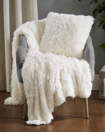 Catherine Lansfield Shaggy Fleece Cushion