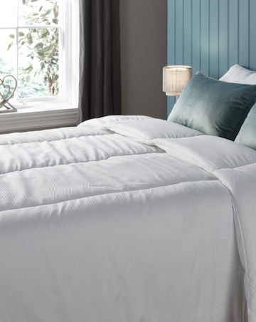 Downland Luxury Waffle 13.5 Tog Duvet