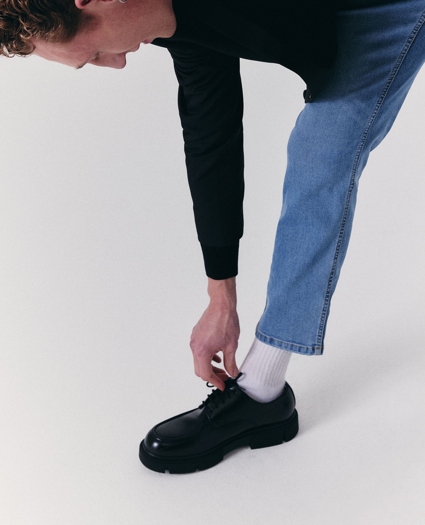 Model wears black shoes pinches the top of the shoe