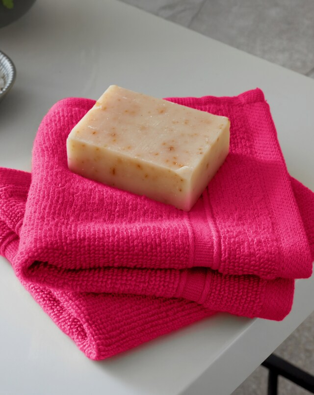 Catherine Lansfield Zero Twist Towel