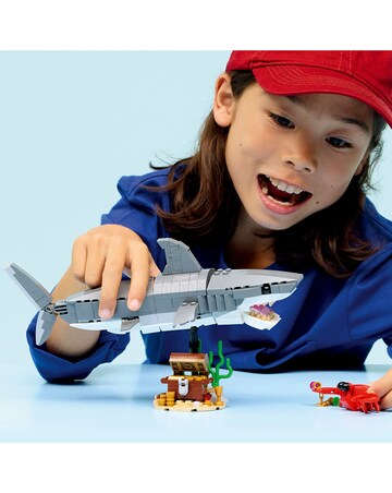 LEGO Creator Fierce Shark with a Treasure Chest 31381