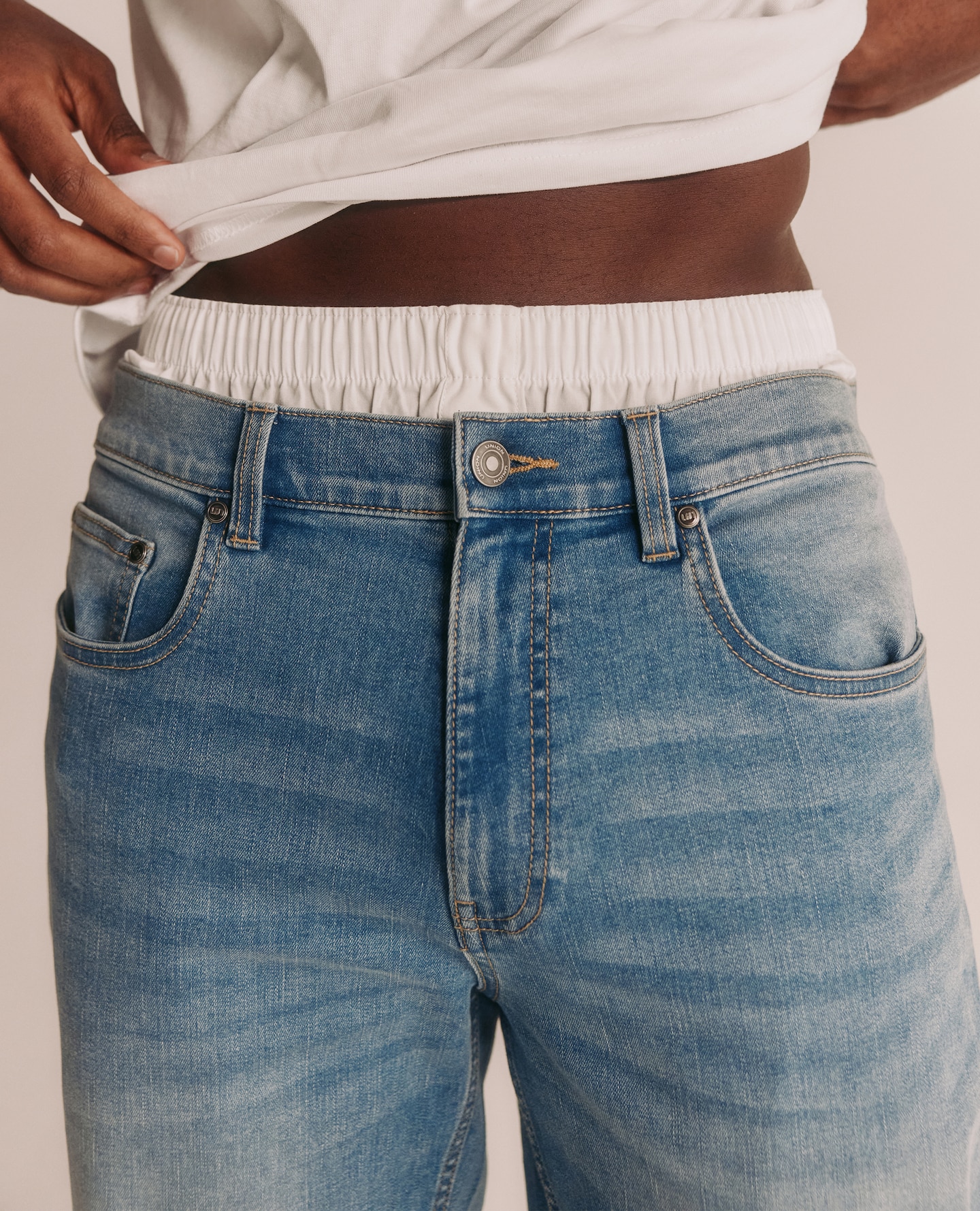 Model wears stonewash union jeans. Loose Fit is depicted.