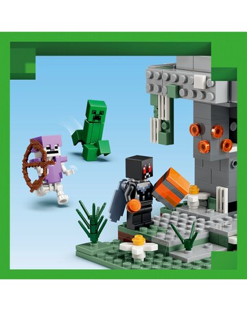 LEGO Minecraft The Pale Garden 21586