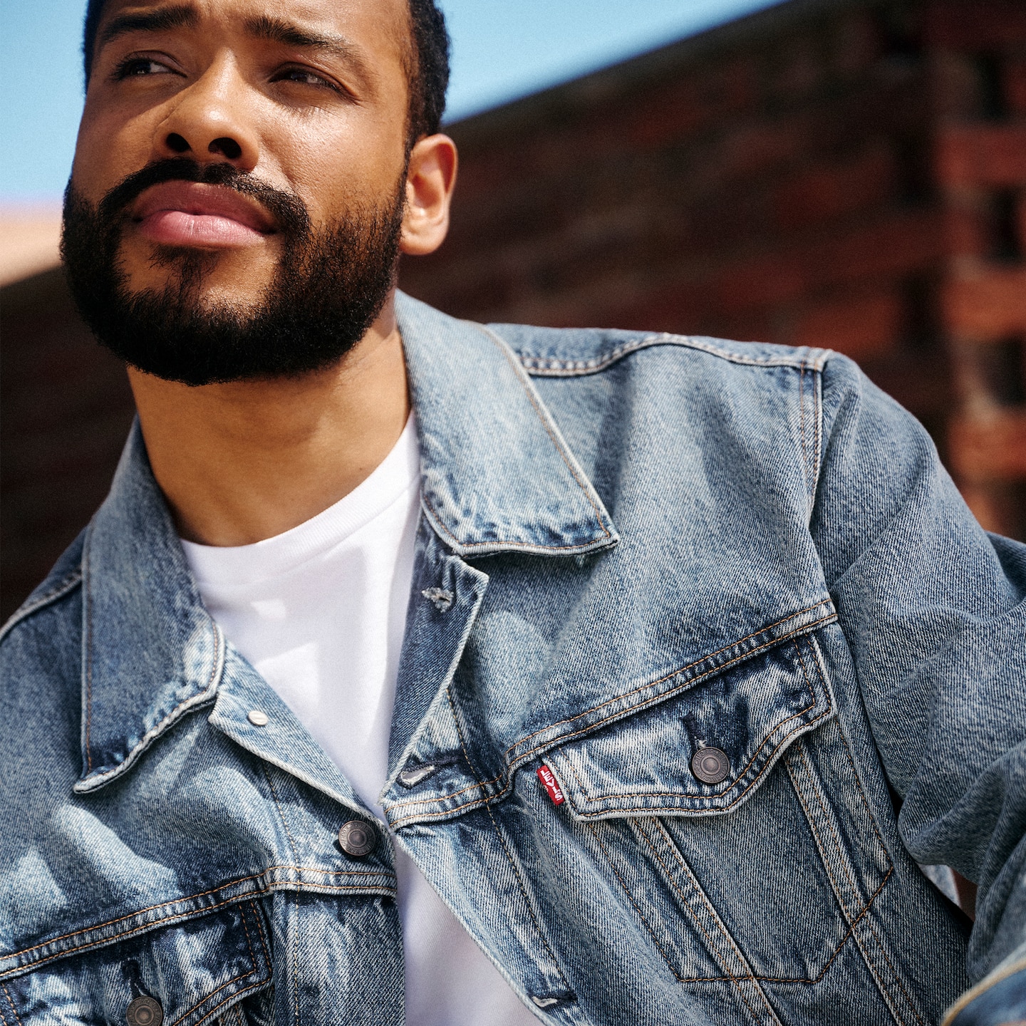 model wears Levi's Classic Trucker Jacket - Medium Indigo
