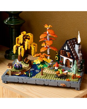 LEGO Icons Autumn Cottage Garden 11372