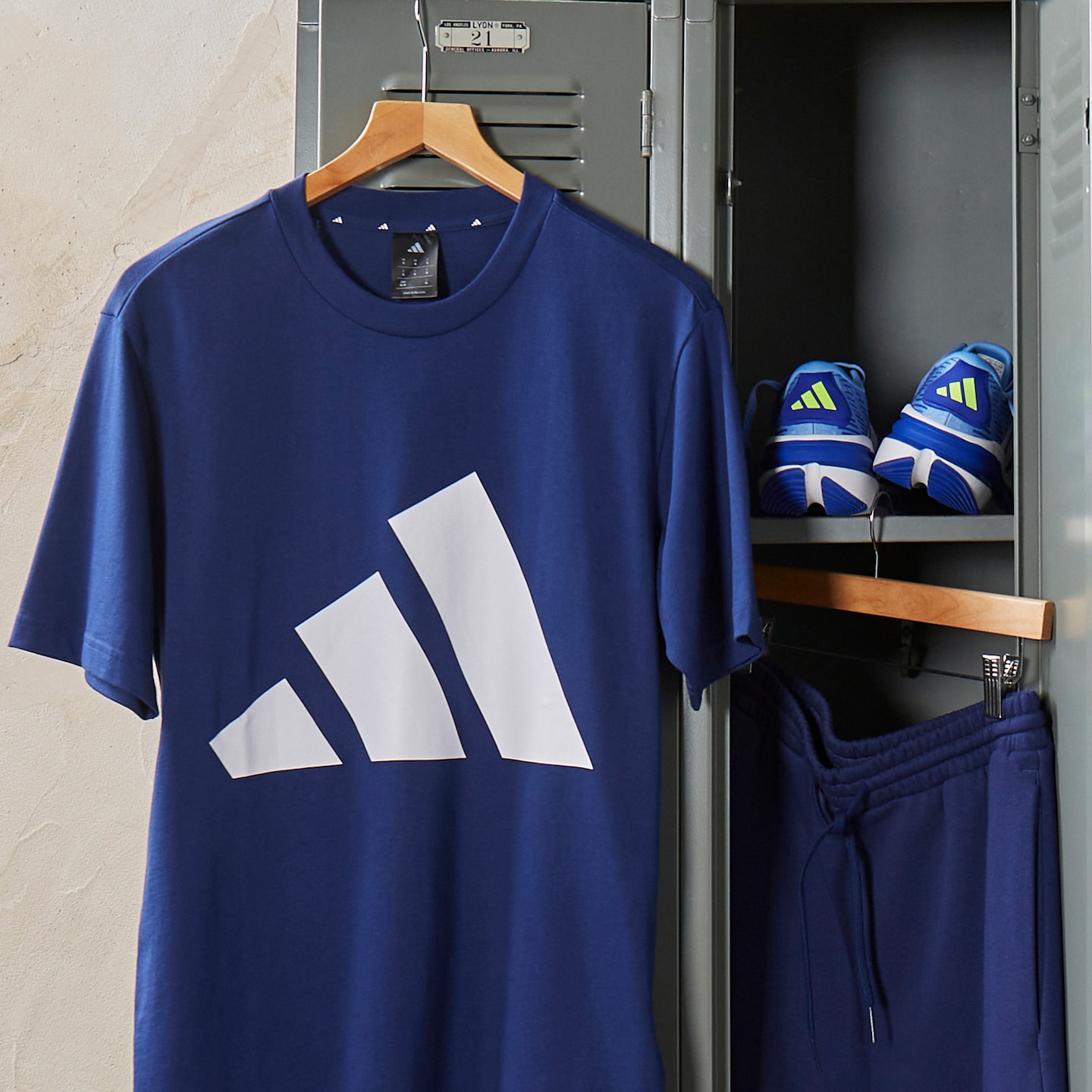 adidas Big Logo T-Shirt with adidas Adistar 4 Trainers pictured