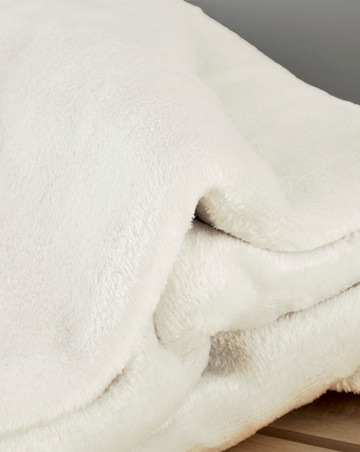 Catherine Lansfield Raschel Velvet Throw