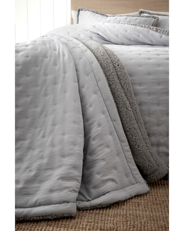 Catherine Lansfield Cosy Nori Sherpa Bedspread