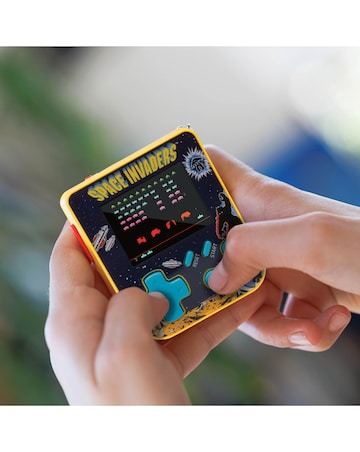 Hyper Mega Tech - TAITO Super Micro Keychain Space Invaders