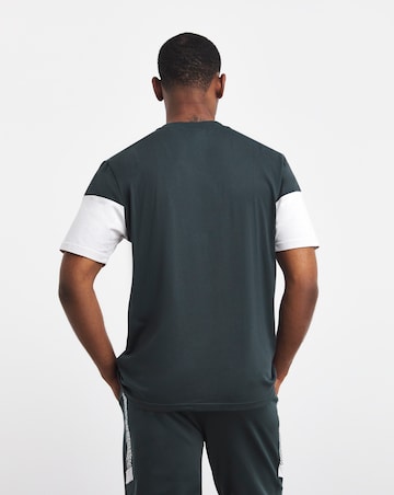 Umbro Sports Style Walkout T-Shirt