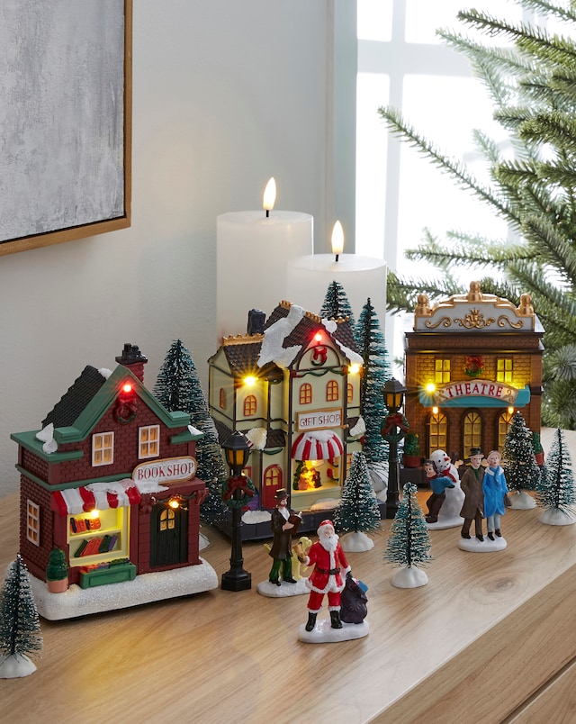 17 Piece Christmas Street Scene