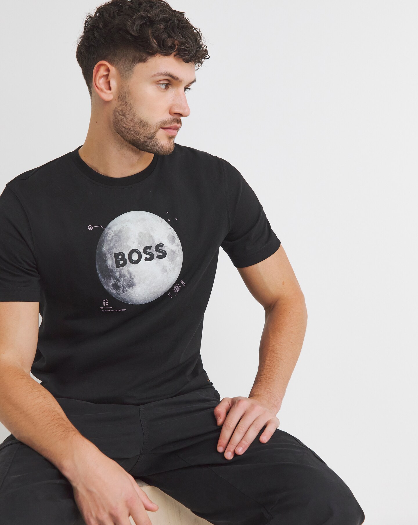 Tシャツ・カットソー BOSS Moon Graphic Print Cotton T-Shirt Black BOSS moon-print Cotton T-shirt | Black | FARFETCH
