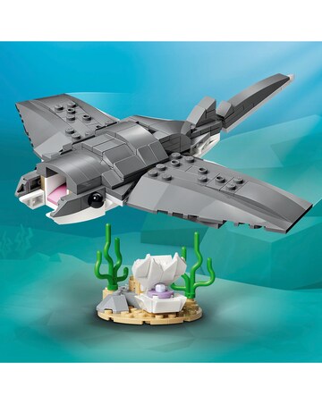 LEGO Creator Fierce Shark with a Treasure Chest 31381