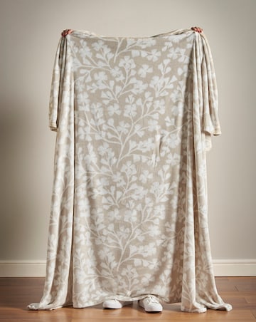 Catherine Lansfield Brooke Floral Throw