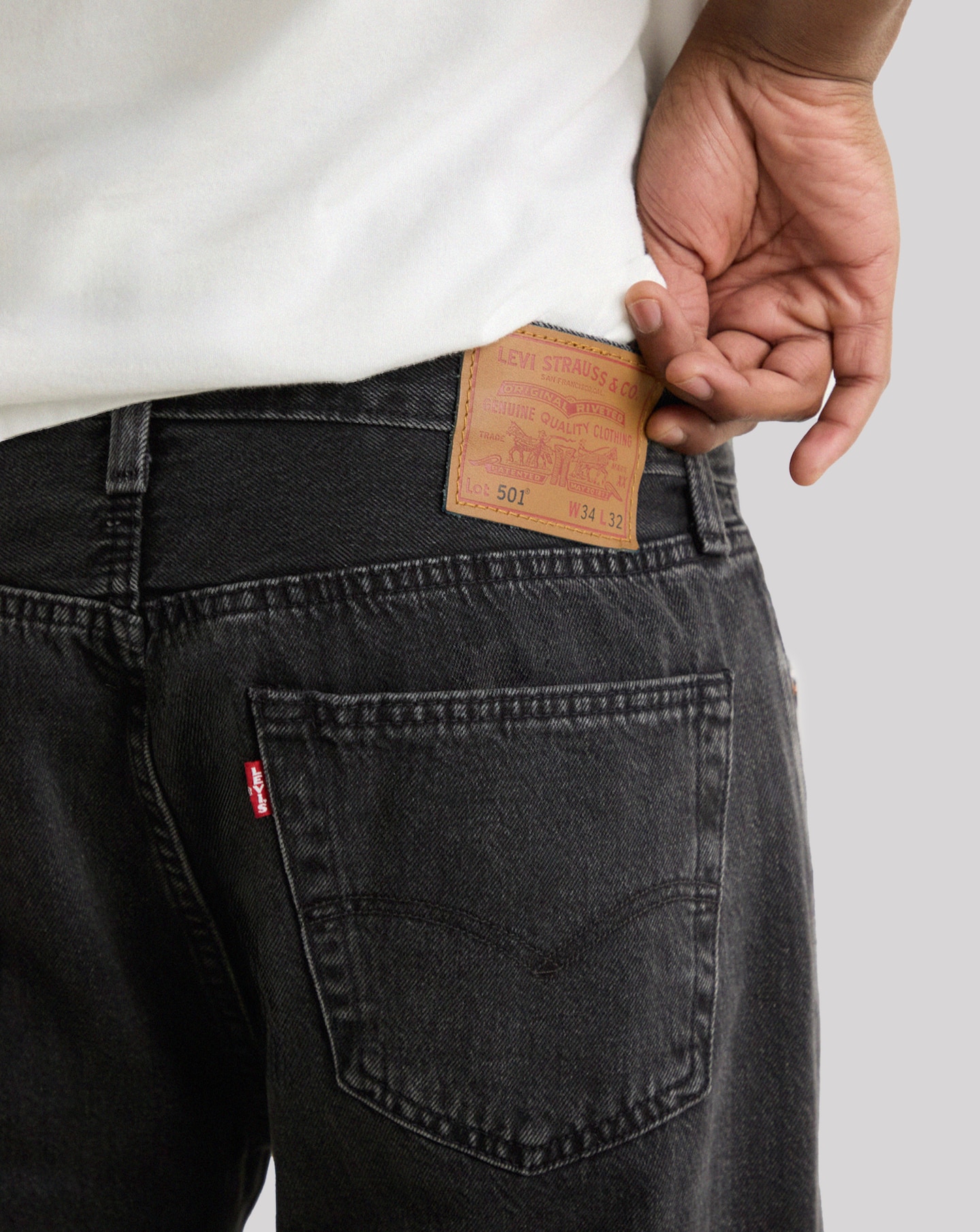 Model wearing Levi's black jeans