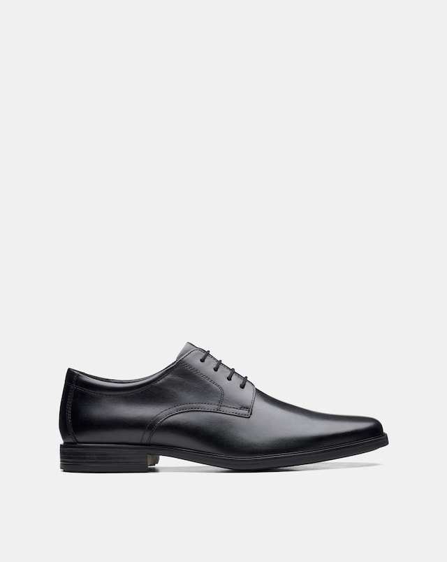 Clarks Howard Walk Shoes - Standard Fit, Black