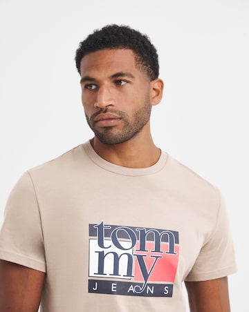Tommy Jeans Short Sleeve Slim Flag T-Shirt - Taupe
