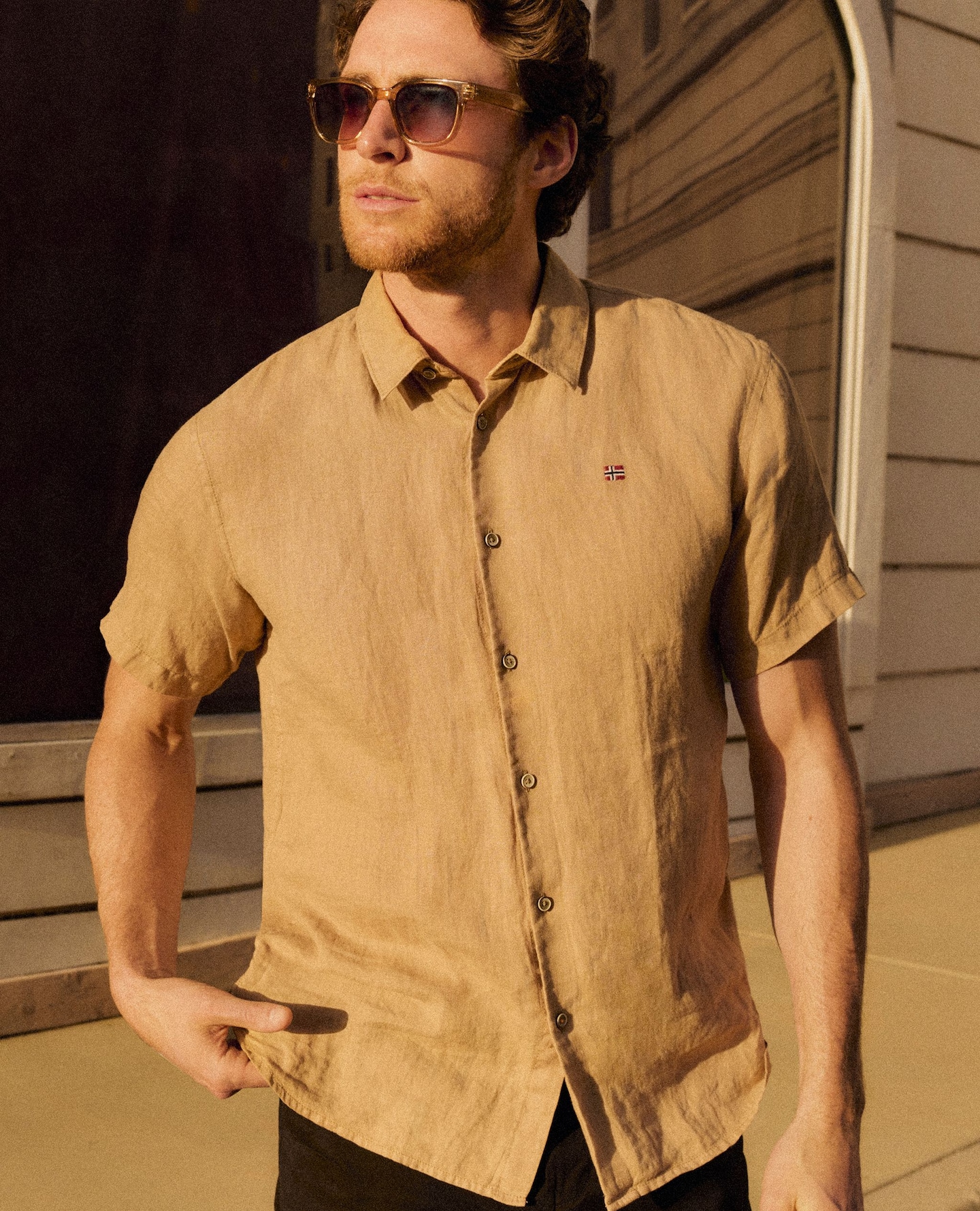 Model wears Napapjiri Linen shirt