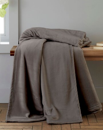 Catherine Lansfield Raschel Velvet Throw