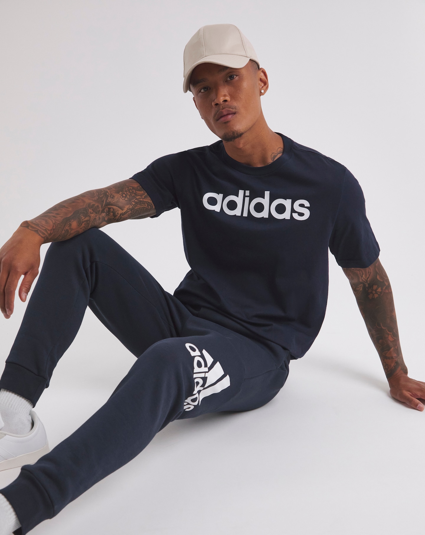 adidas essentials logo