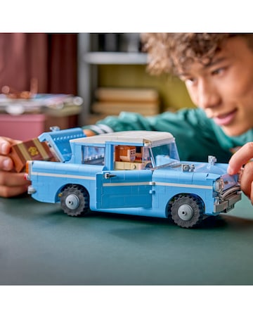 LEGO Harry Potter Enchanted Flying Ford Anglia