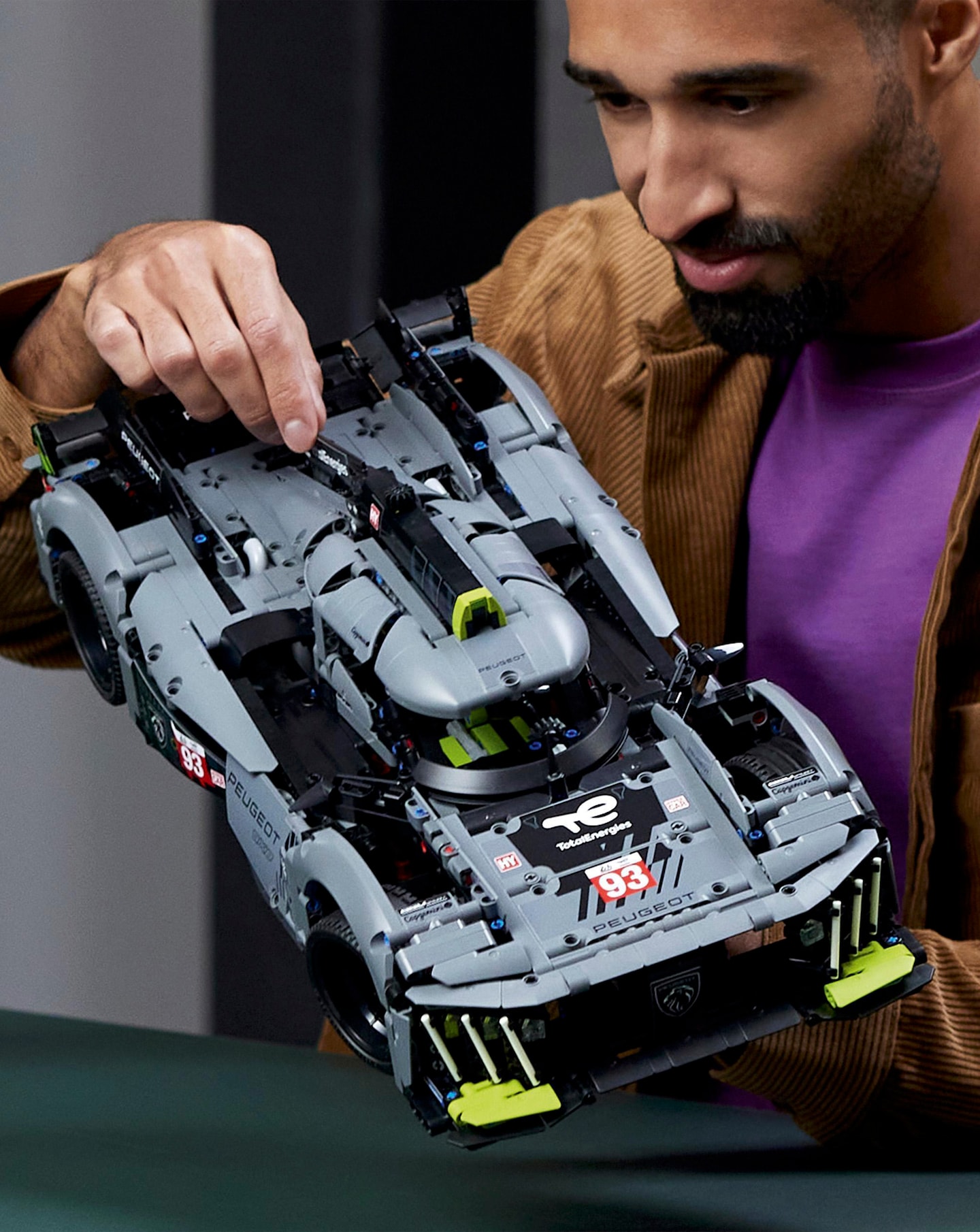 LEGO Technic PEUGEOT 9X8 24H Le Mans Hybrid Hypercar 42156 Jacamo