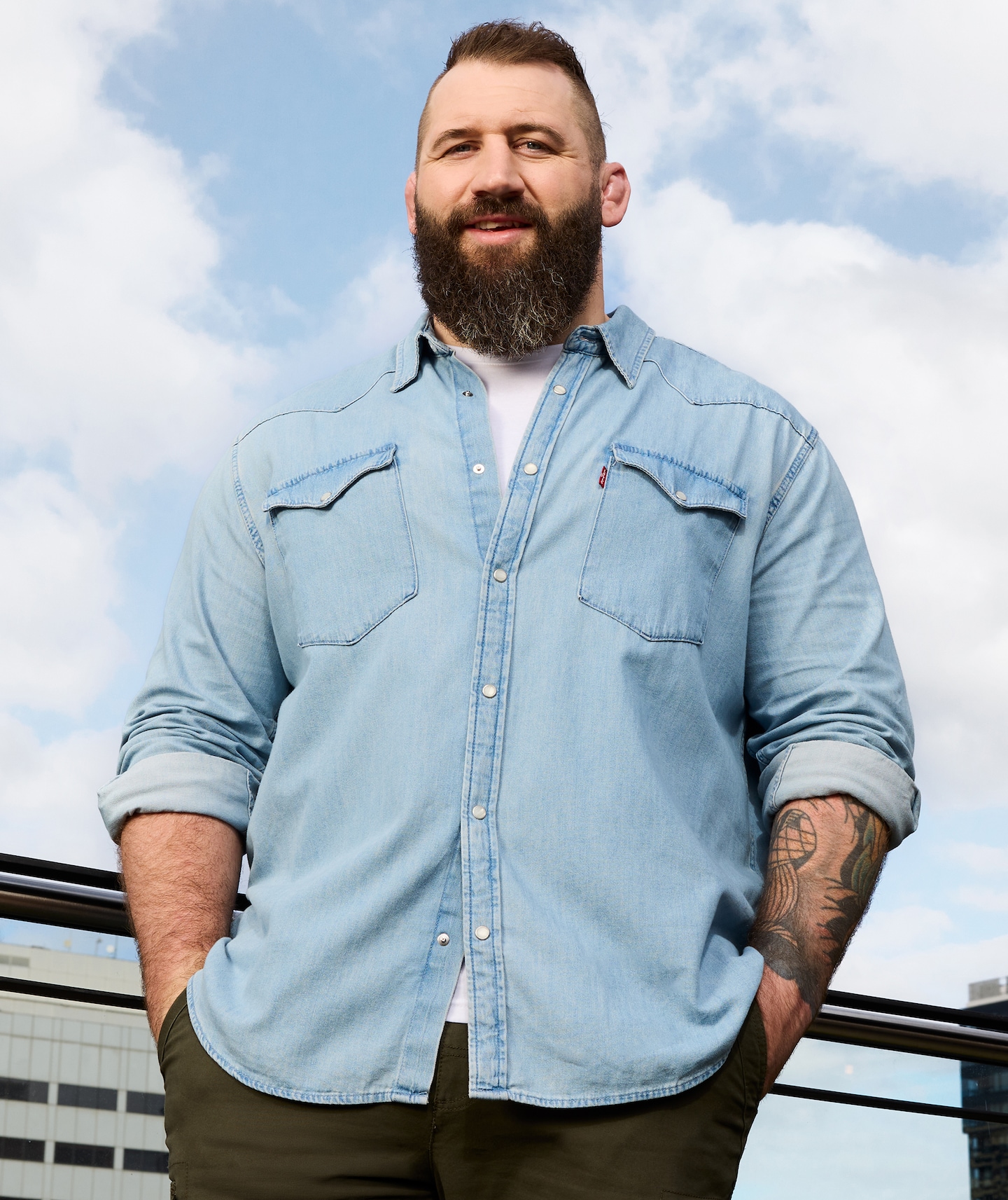 Joe Marler wears Levi's Barstow Western Standard Shirt - Light Indigo