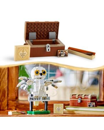 LEGO Harry Potter Hedwig at 4 Privet Drive 76425