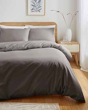 Non Iron Plain Dye Duvet Cover - Image 1